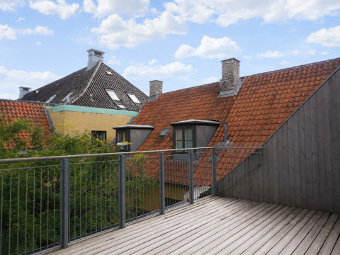 UDEN BOPÆLSLIGT OG PRIVAT TAGTERRASSE