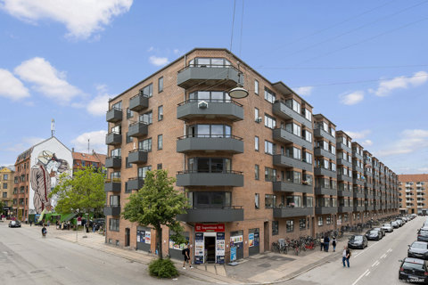 Mulighedsrig lejlighed med stor solrig hjørnealtan på dejlige Østerbro