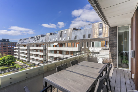Skønne Islands Brygge – stor solrig terrasse, elevator og mulighed for privat parkering